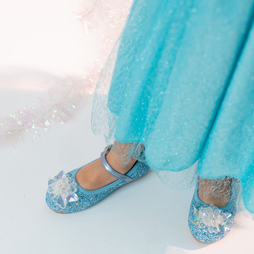 Tirkīzzila bērnu kleita komplektā ar mirdzošām zilām kristālu kurpītēm