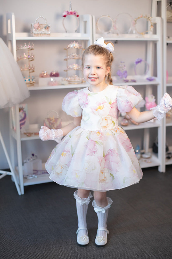 Gaisīga kupla svētku kleita meitenei