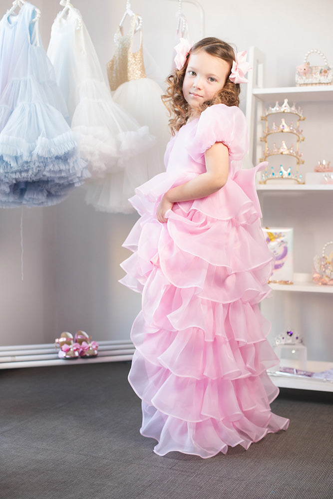 Grezna bērnu kleita ar volāniem rozā