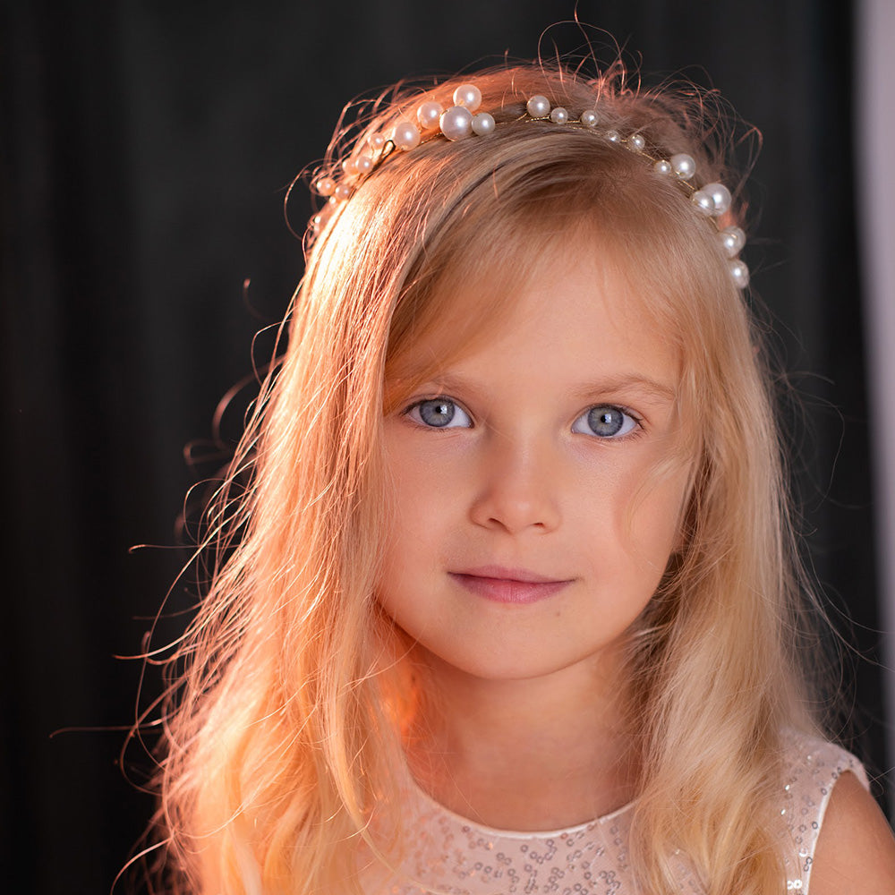 Matu rota meitenei pērļu vainadziņš