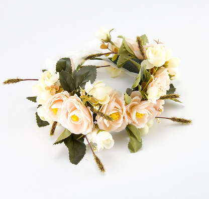 Maksligo ziedu vainags gaiss, balts, kupls, ziedi