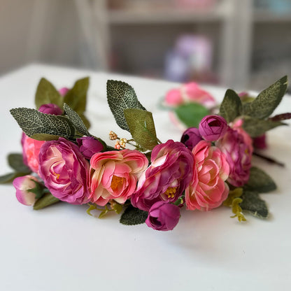 Maksligo ziedu vainags tumss sarkans roza