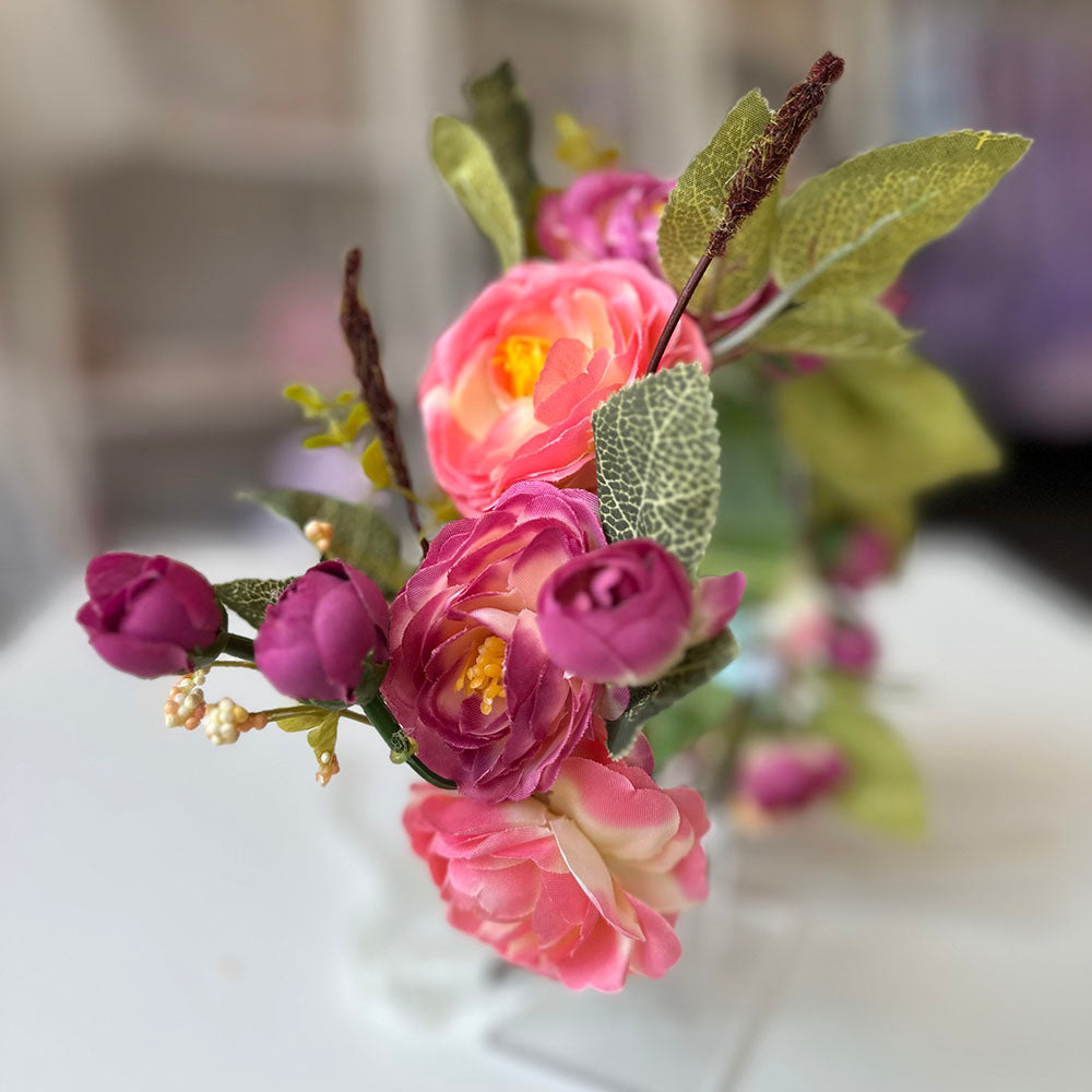 Maksligo ziedu vainags tumss sarkans roza