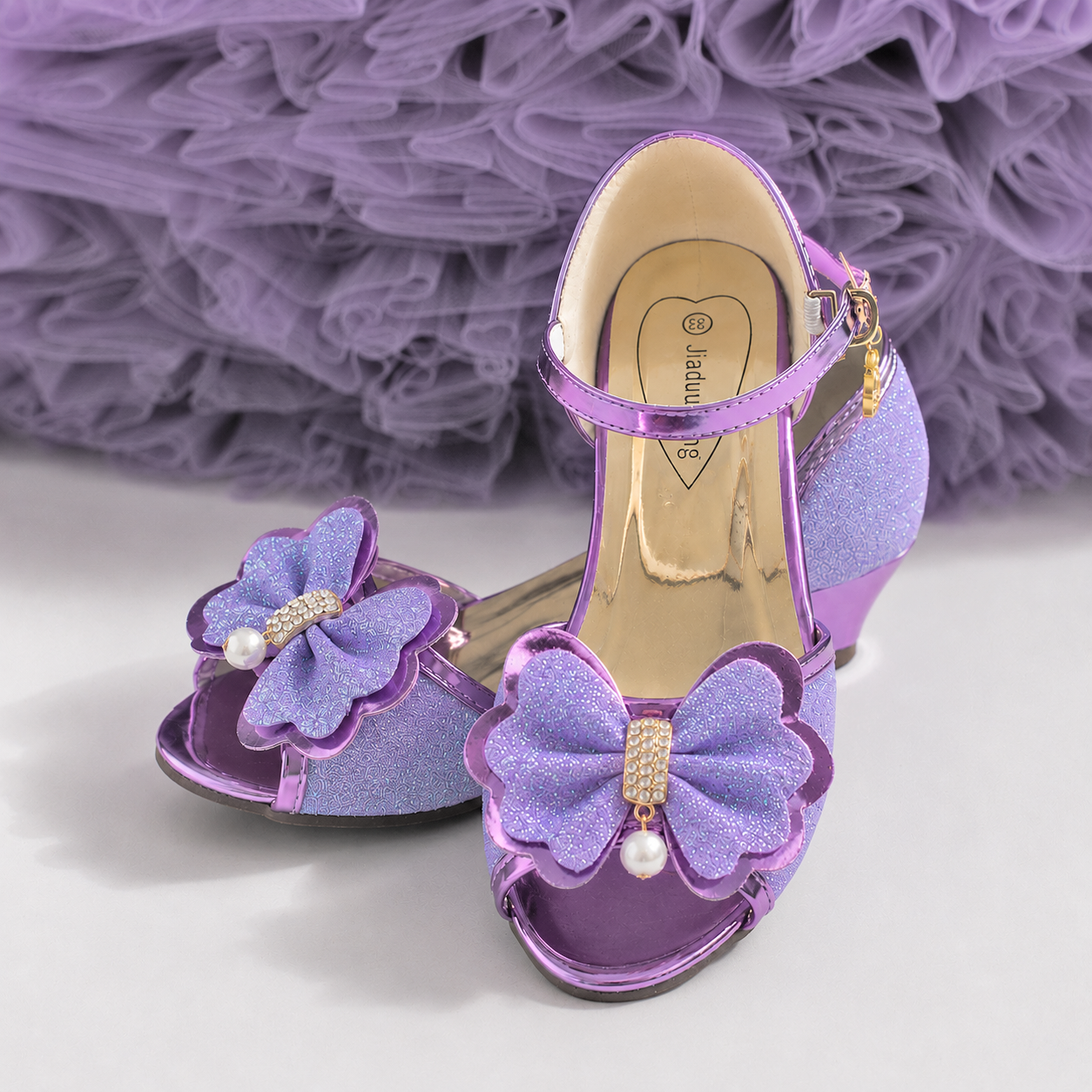 Bērnu augstpapēžu kurpes violetā krāsā