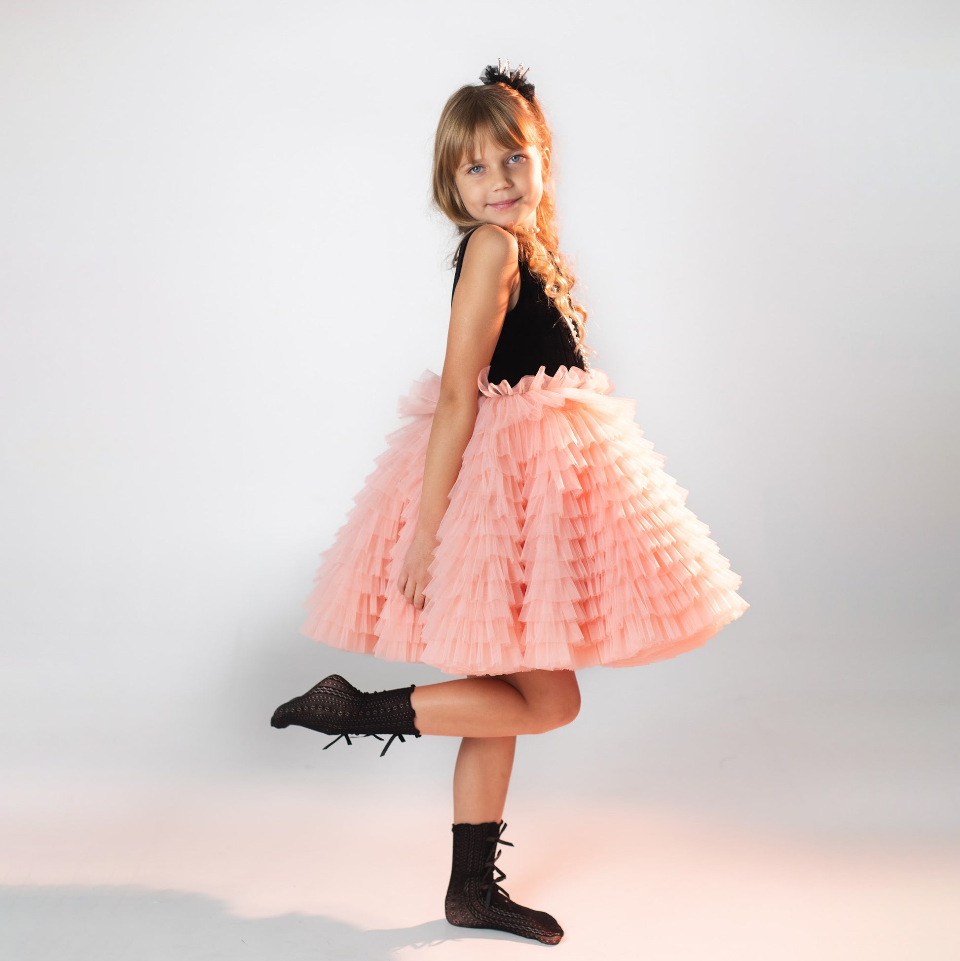 kupla tilla kleita ar samta augšdaļu, vienā eksemplārā