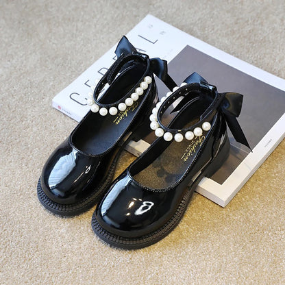 melnas laka kurpes meitenēm svētkiem