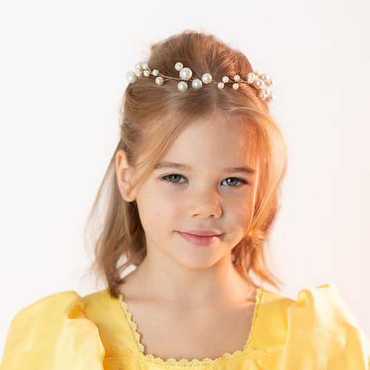 Matu rota meitenei pērļu vainadziņš