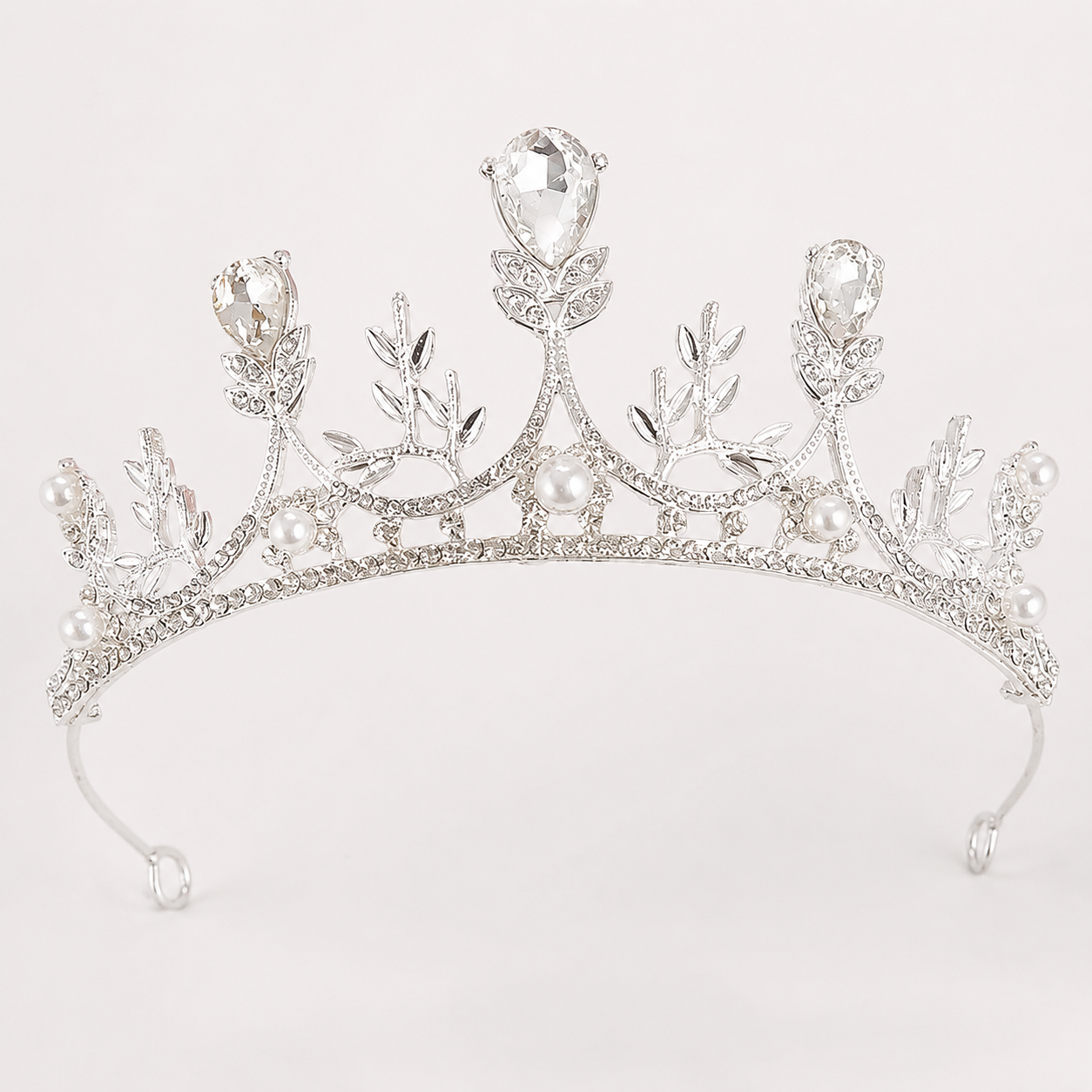Grezns princeses kronis sudraba ietvarā
