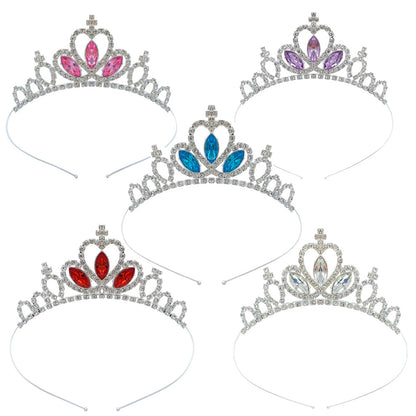 Viegls princeses kronis ar krāsainiem akmentiņiem