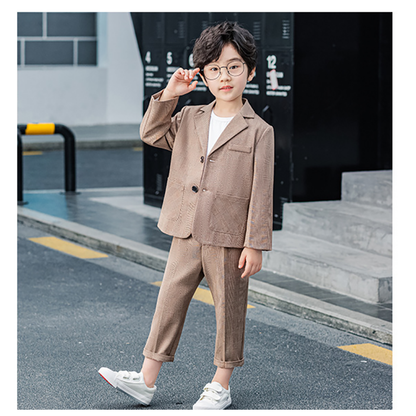 Ērts uzvalks zēnam brūns ar rūtiņām