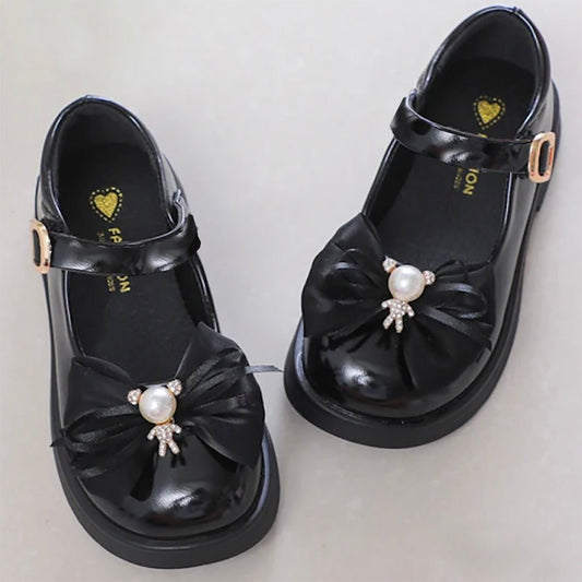 Svinīgas bērnu kurpes, lakādas, melnas - pavasarim, ar dekoratīvu lācīti - Bazilio
